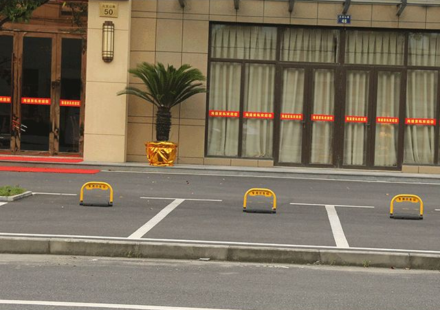 車位鎖升起時(shí)，會(huì)不會(huì)刮傷車輛底盤？