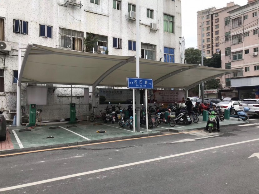 福建自帶車位鎖的充電樁
